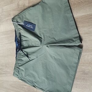 NWT Men's vinyard vines on the go shorts